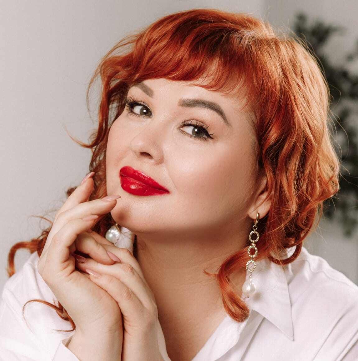 Анна Захарова, Управление в деталях